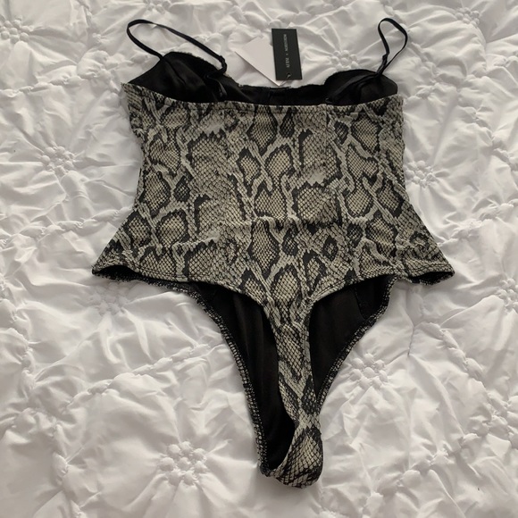 Snake Print bodysuit - Picture 3 of 3